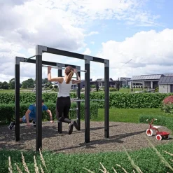 PLUS OUTDOOR FITNESSSTATIV 220 X 138 X 210 CM SORT