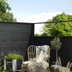 PLUS PROFILHEGN TRYKIMPRÆGNERET OG GRUNDMALET SORT 174 X 129 CM